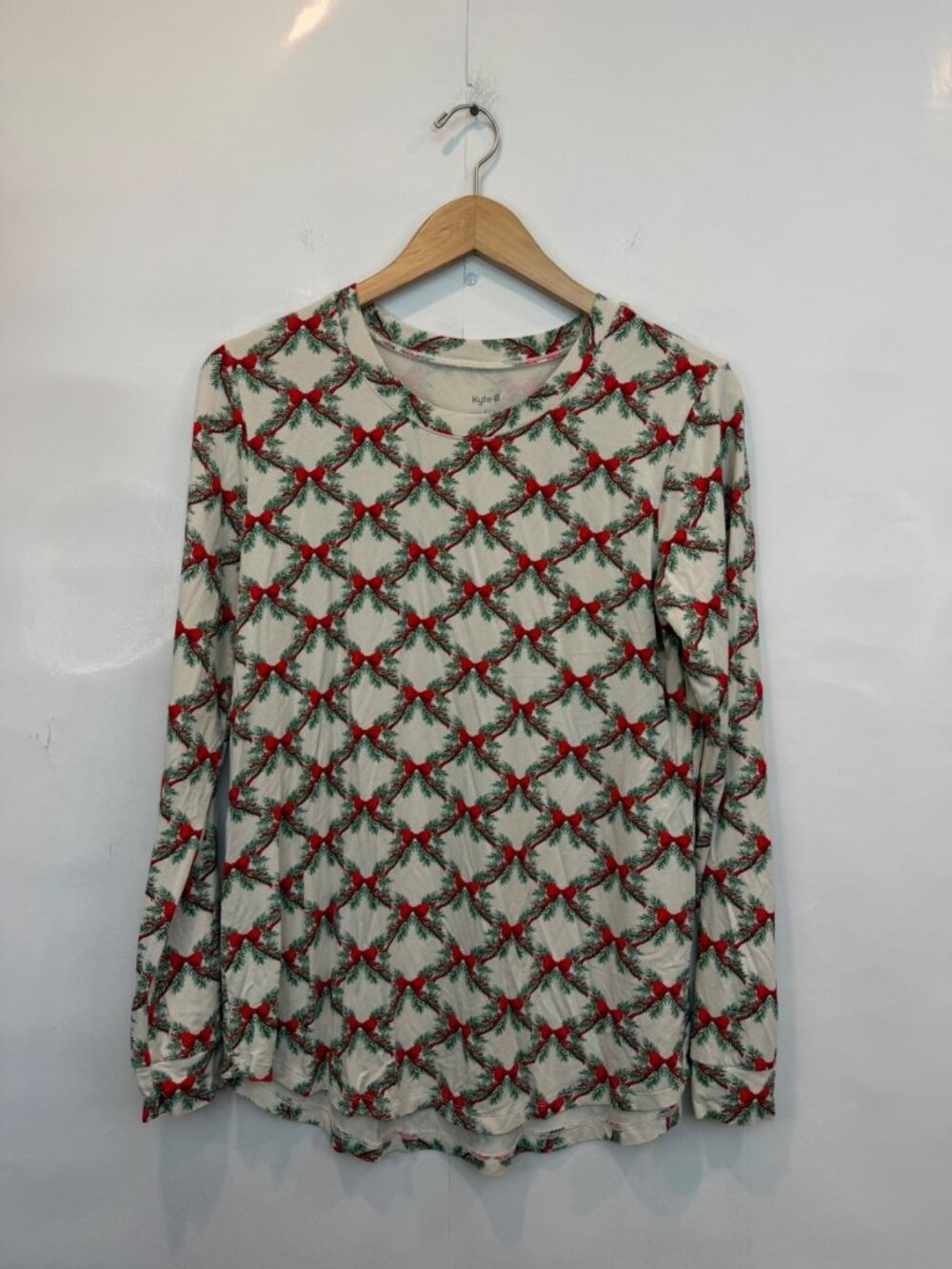 Kyte Christmas Holly Pine Bow Print Pajama Set Size Medium/Large Long Sleeve - Picture 2 of 4